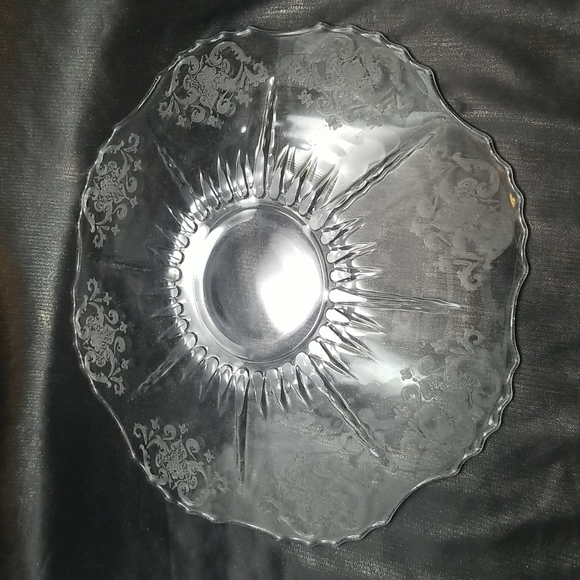 New Martinsville Radiance Floral & Scroll Cracker Serving Plate - Picture 3 of 16